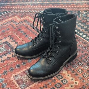 b.o.c. Womens Carter Mini Lug Sole Comfort Booties, Black, Size 9